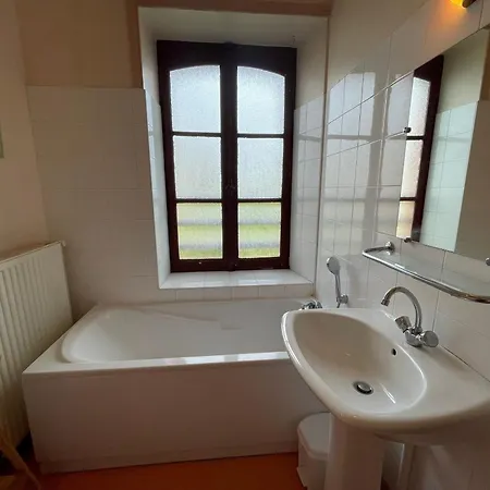 Hébergement de vacances Maison De Caractere Avec Piscine Commune, Proche Du Puy Du Fou Et De Nantes - Fr-1-426-107 *